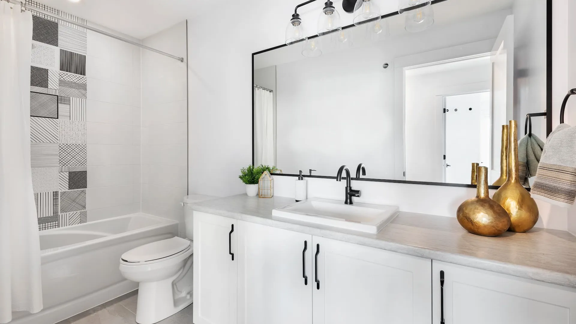 Watercolour Charleston Bungalow + Loft bathroom