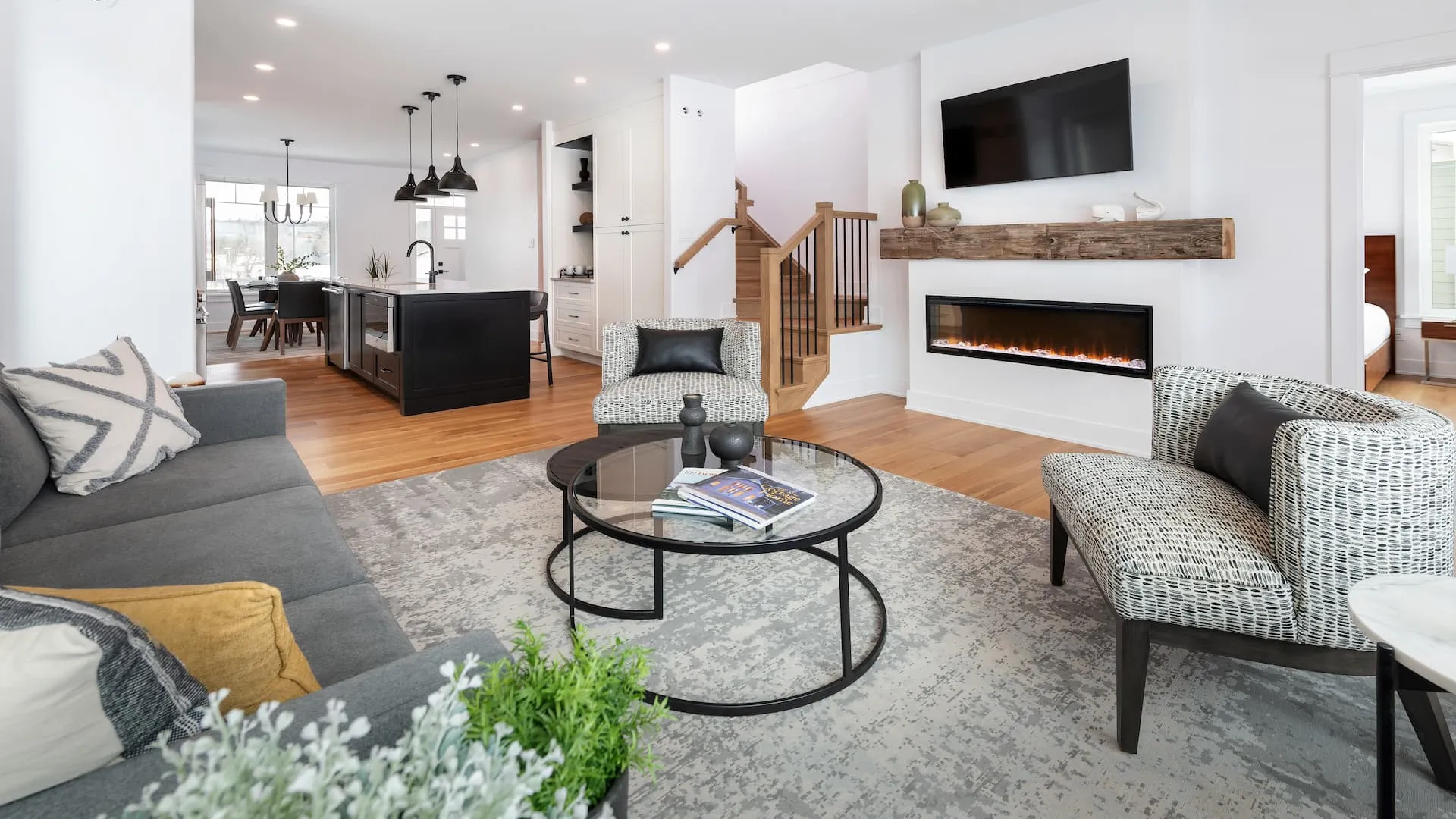 Watercolour Charleston Bungalow + Loft main interior B