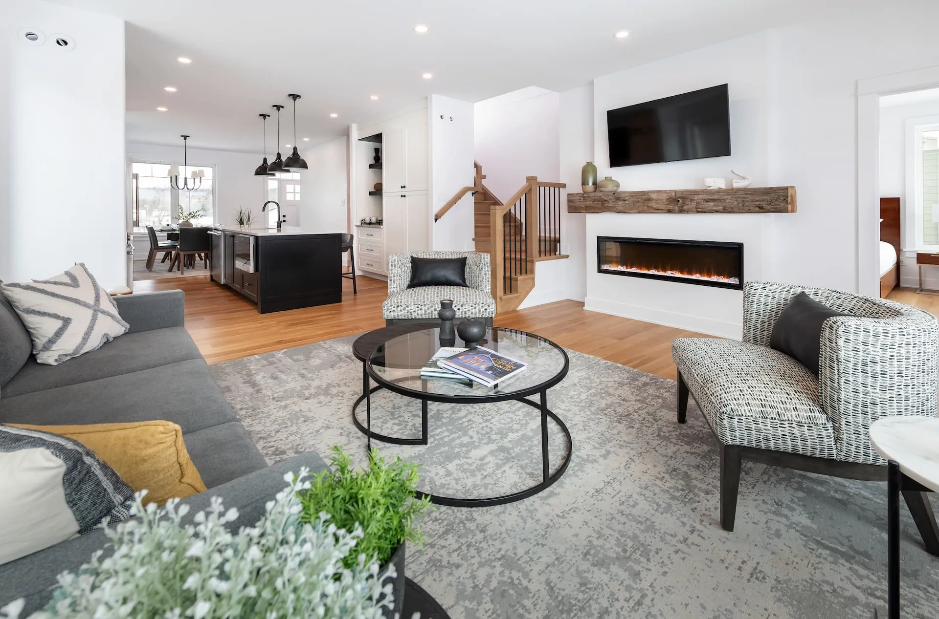 Watercolour Charleston Bungalow + Loft main interior B