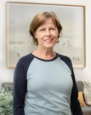 Mona Kennedy, Sales Associate