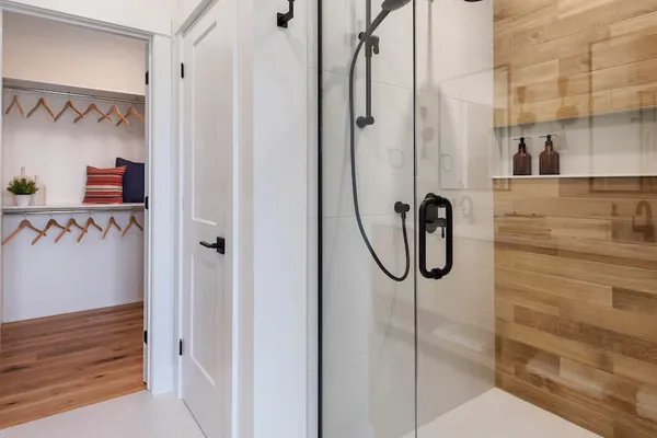 Watercolour Sydenham Bungalow bathroom standing shower