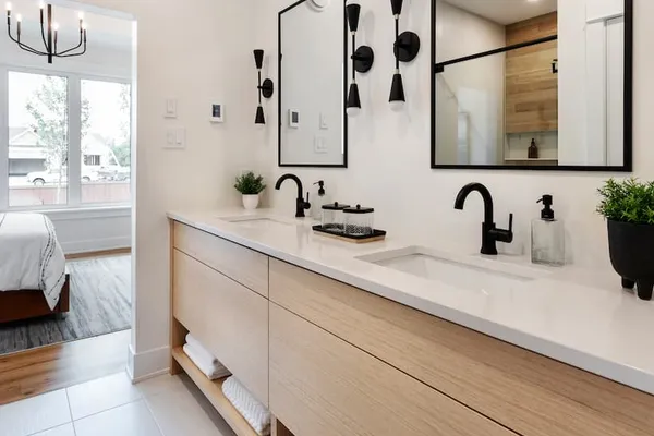 Watercolour Sydenham Bungalow master bedroom bathroom