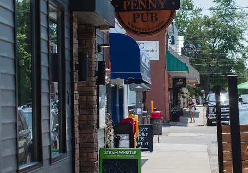A few businesses lined together in Westport, Ontario.